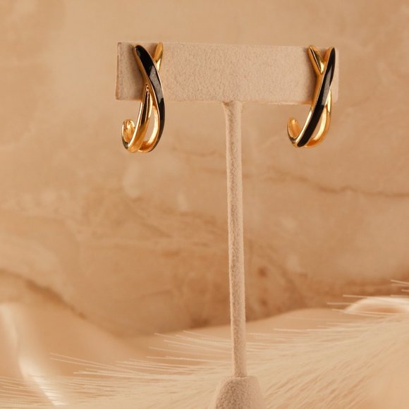 SOLD Vintage Black and Gold Trifari Pierced Earrings - Picture 4 of 10